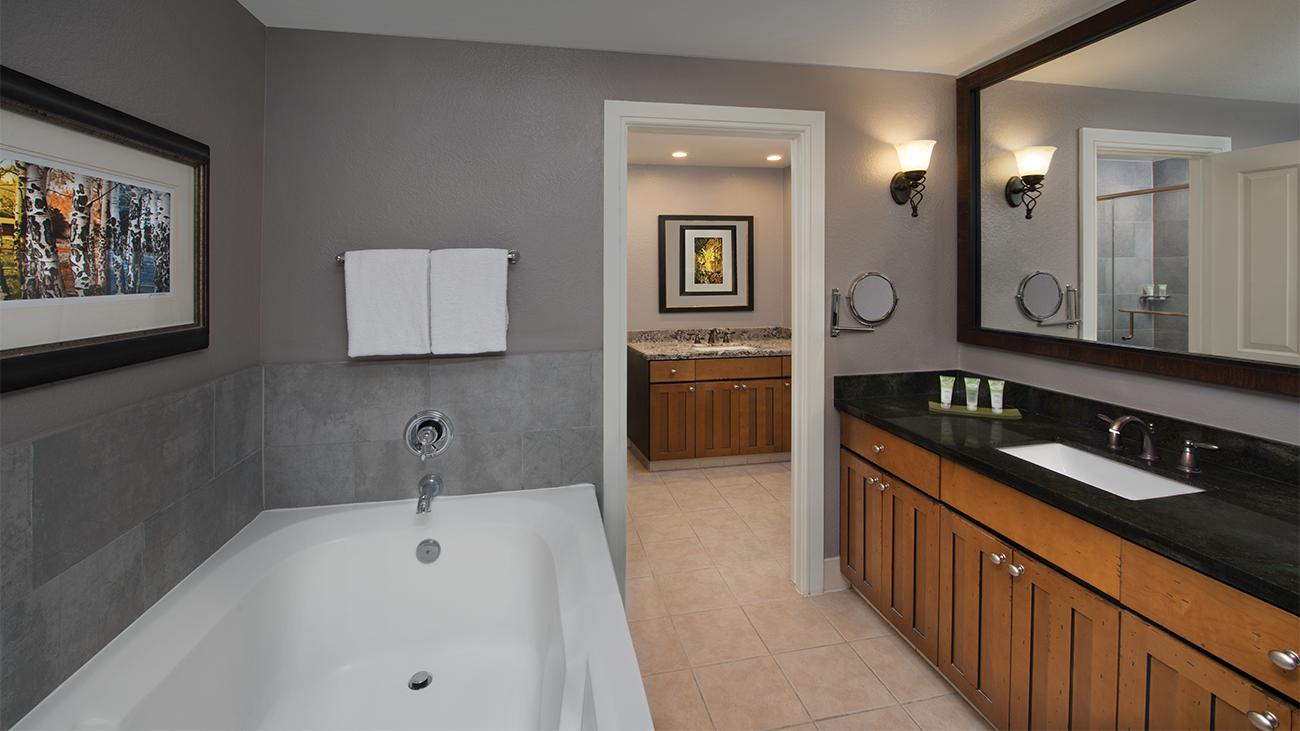 Master Bathroom (2-Bedroom Villa)